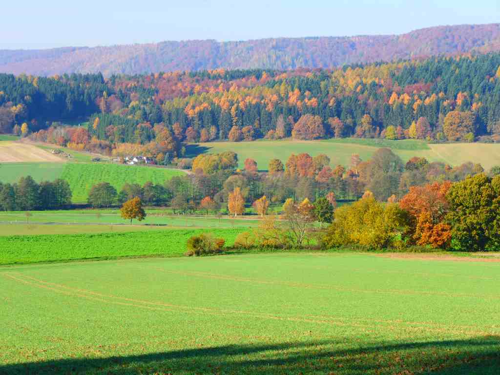 Blick aufs sonnige Weserbergland