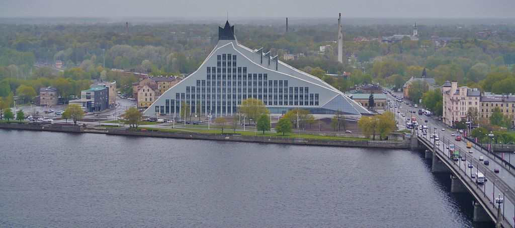 Blick vom Turm der Petrikirche in Riga zur Nationalbibliothek. Tagungsort der 'Europeana Network Association' im November 2016. Mit Projekt Europeana 2014-2018