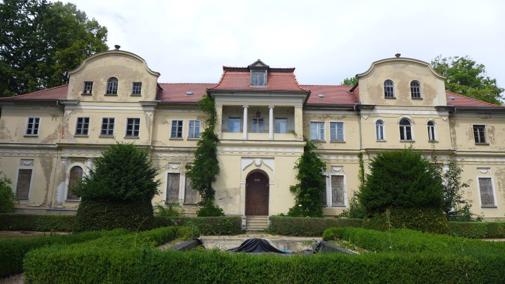 Blick auf Schloss Tannenfeld. Besuch für die Blogparade #SalonEuropa von Museum Burg Posterstein. Jahresrückblick 2018