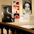 Blick in die Erika Mann-Ausstellung in der Monacensia im Hildebrandhaus. 1932 ist ein einschneidendes Jahr für sie - sie wird durch die Agression von Nationalsozialisten politisiert.